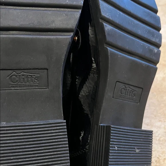 NWOT - Cliffs By White Mountain - Patent Leather Loafer with Buckle - MSRP $55 - Picture 4 of 7